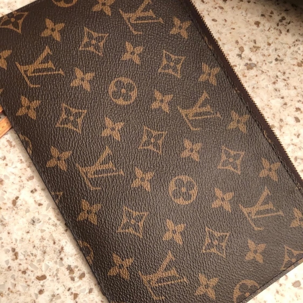 LV Neverfull Pochette in MonoGram - Picture 2 of 5